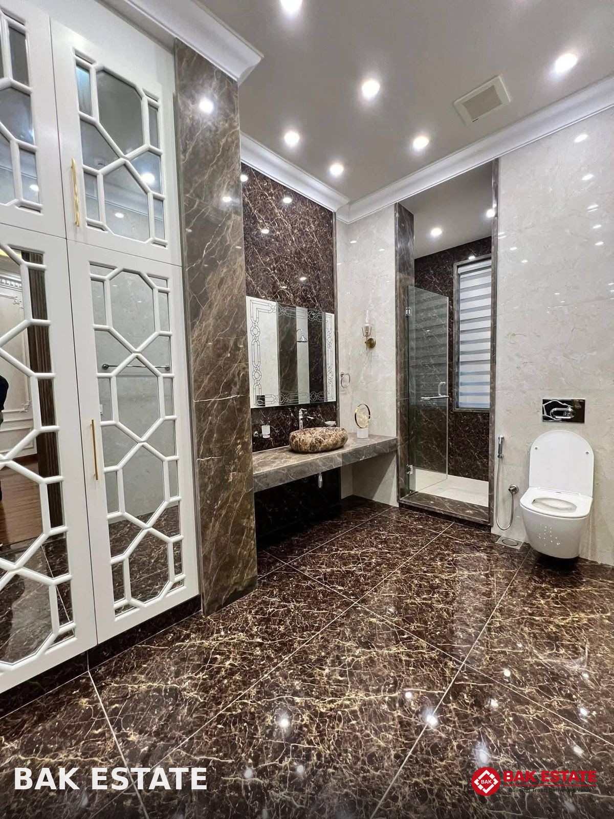 2 Kanal Fully Furnished Luxurious House - U-Block, Phase 7 DHA